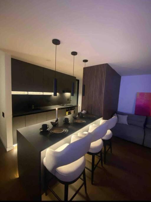 Luxe New Appartament Next To Tesoro 28 Nights Minimal Stay 28 Noches Minimo Stadia Medellín Esterno foto